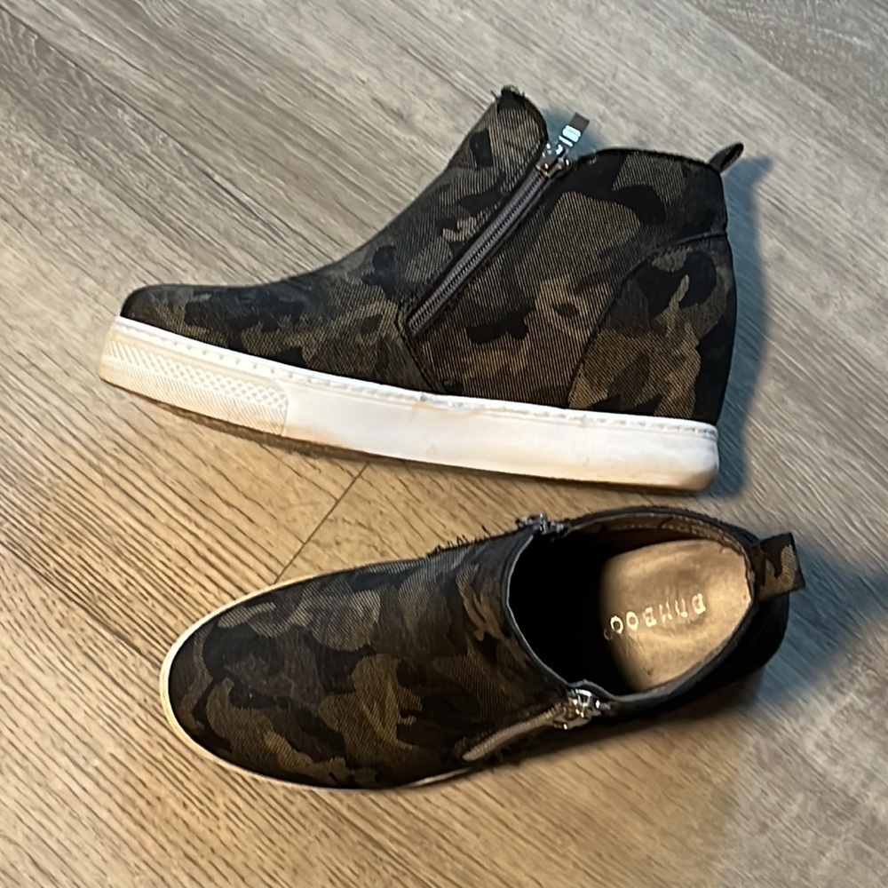 Bamboo Camo Wedge Sneakers - Picture 2 of 7